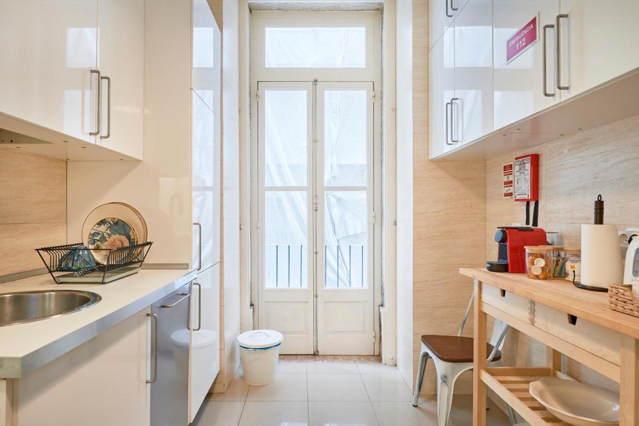 Spacious Apartment In The Perfect Lisbon Location, By Timecooler Exterior photo